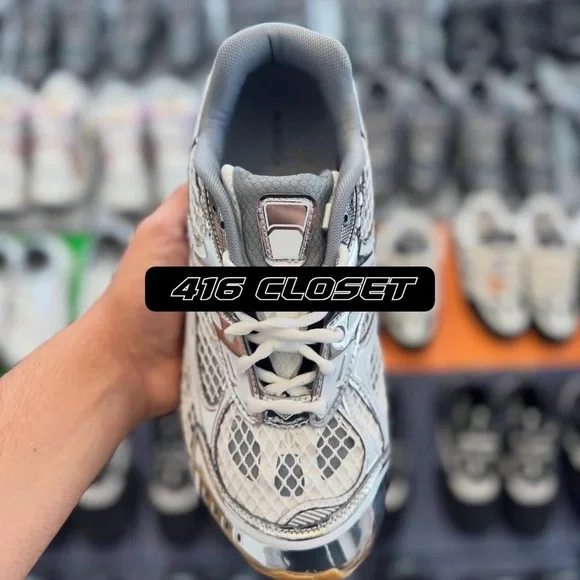 Orbit Shoes - Picture 2 of 4